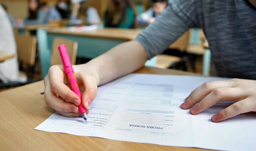 Examene cu prezenţă fizică în scenariul roşu