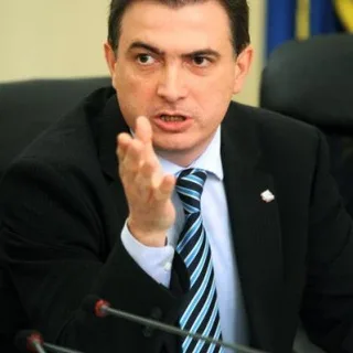 Corect, trebuie avut în vedere că şi profesorii sunt supuşi îmbolnăvirii!