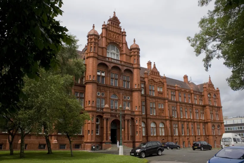 Studenţi români la uniersităţi de prestigiu din Marea Britanie