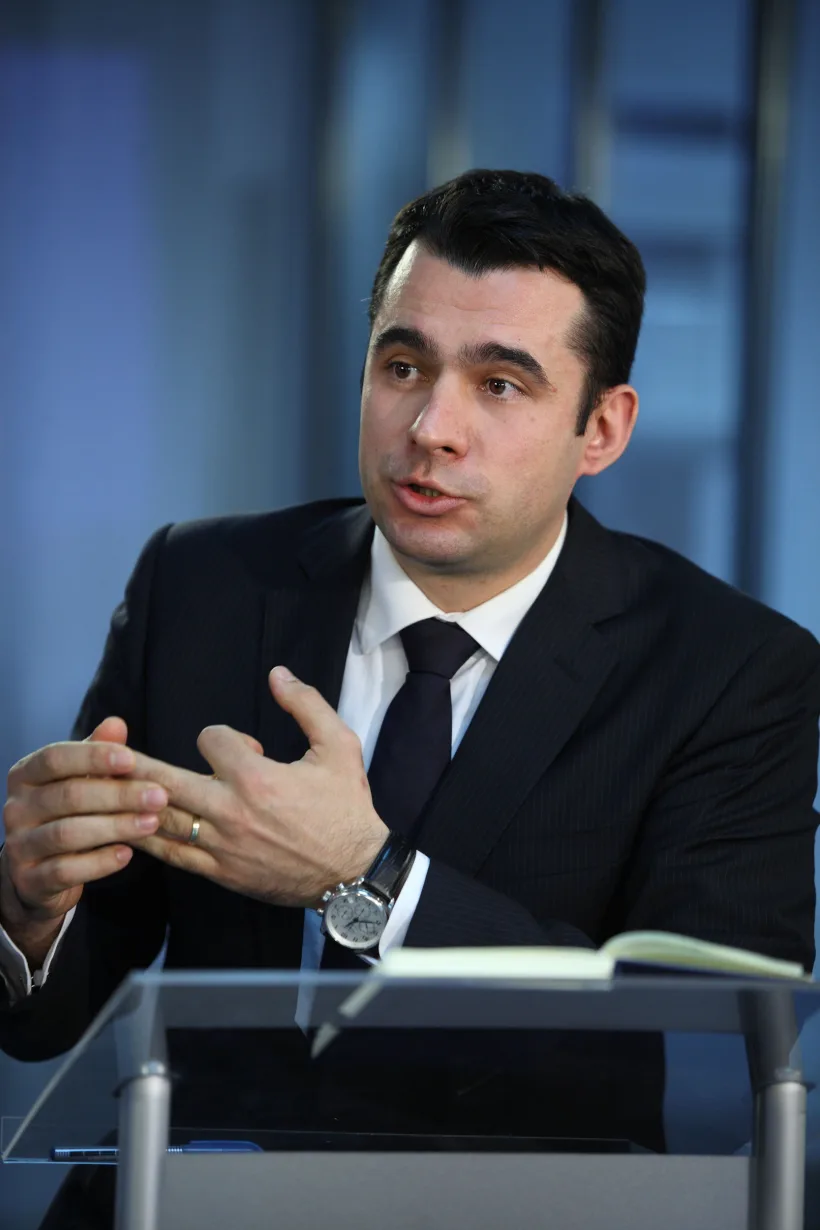 Ministrul Educaţiei contrazis de senatorul USR