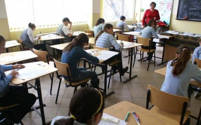 Începe evaluarea celor care au absolvit clasa a VIII-a