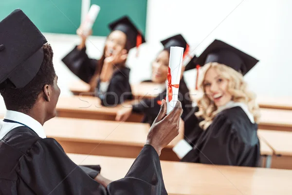 Se împuţinează studenţii în România