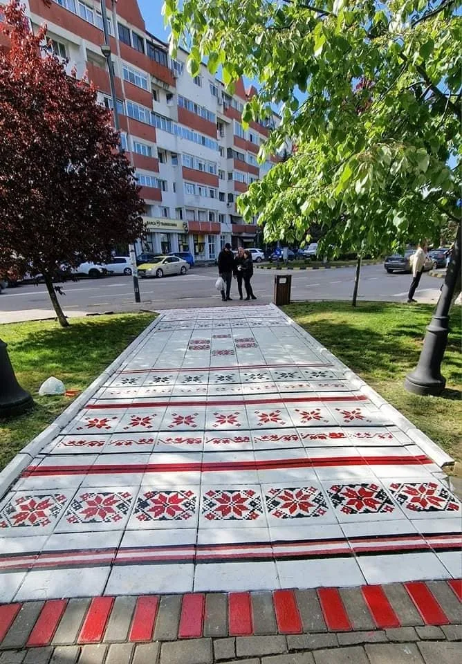Pictură stradală în Botoșani- „Orașul nostru în straie de sărbătoare"