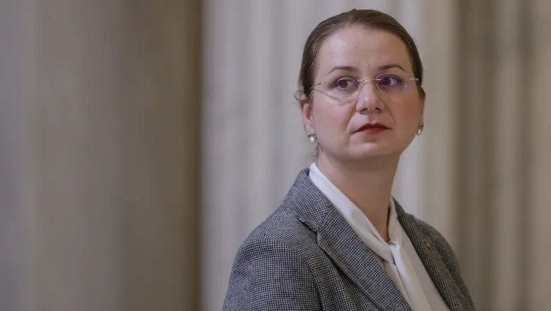 Ministrul Educației despre IA: Este și responsabilitatea noastră să-i ajutăm pe copii să integreze constructiv tehnologia în activitățile lor