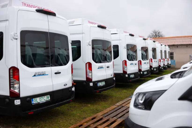 PNRR. 29 de microbuze electrice pentru transportul elevilor, achiziționate de Consiliul Județean Galați