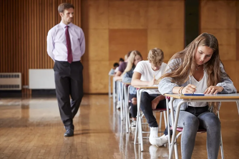Ministerul Educației a anunțat calendarul simulărilor pentru Evaluarea Națională și Bacalaureat
