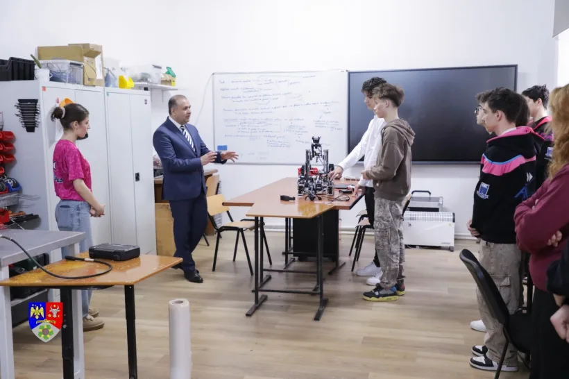 Școlile din Vrancea vor fi dotate cu câte o imprimantă 3D, pentru educația elevilor
