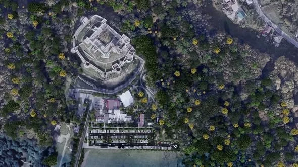 Parcarea de la Cetatea de Scaun a Sucevei intră în modernizare.