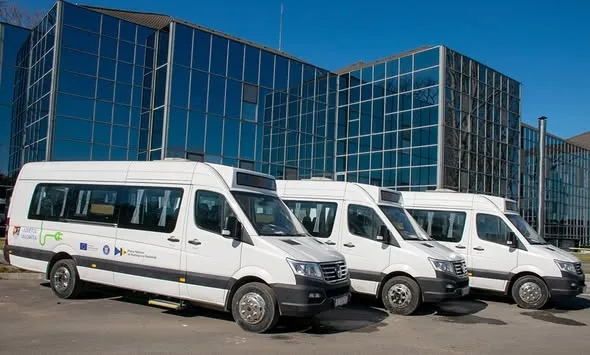 Noi microbuze scolare distribuite pentru transportul elevilor din județul Ialomița!