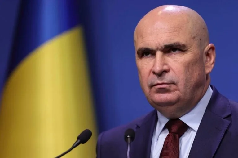 Moțiunea inițiată de PSD și AUR a trecut: Executivul condus de Ilie Bolojan, demis de Parlament