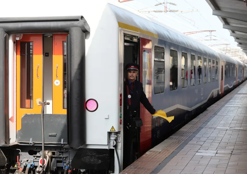 Ce soluție propune ministrul interimar al Transporturilor pentru trenurile noi abandonate în Gara Obor
