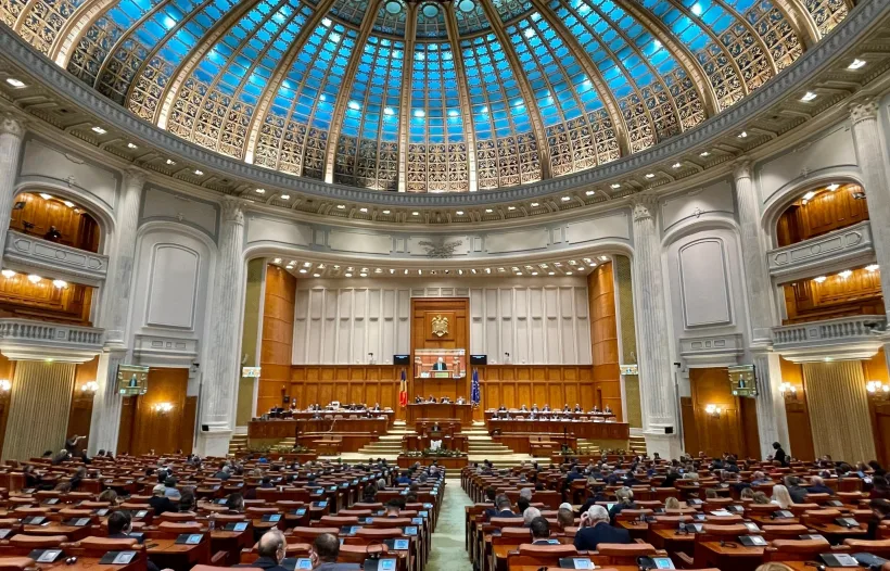 Sondaj Eurobarometru: Încrederea în Guvern și Parlament rămâne sub nivelul celei acordate UE