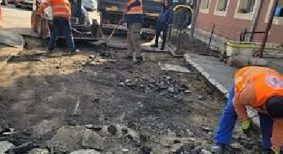 De la drum de pământ la stradă asfaltată