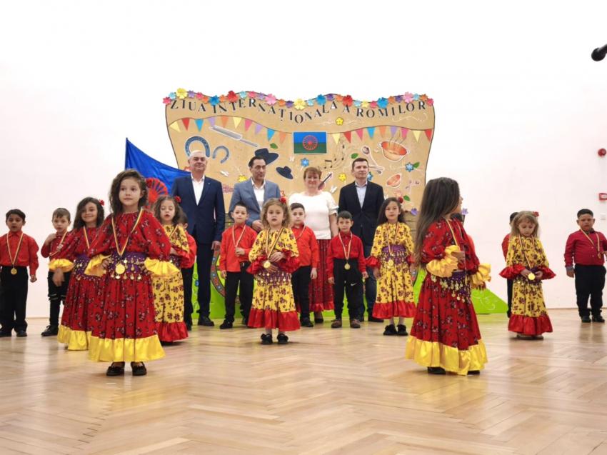 Sărbătorim împreună diversitatea, tradițiile și contribuția valoroasă a comunității rome în Satu Mare
