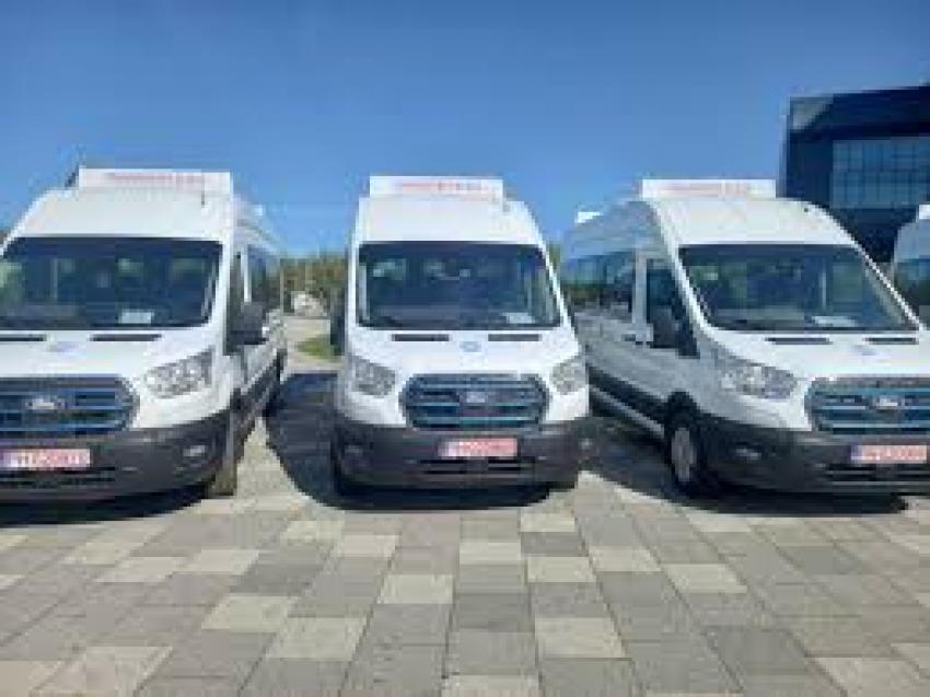 Încă 25 de microbuze electrice, moderne și prietenoase cu mediul, destinate transportului școlar în Vâlcea