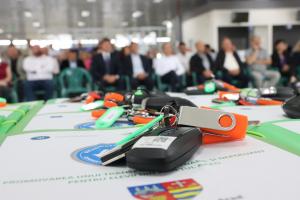 Programul de modernizare a transportului școlar în județul Arad s-a încheiat