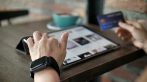 DNSC avertizează: Tentative de fraudă pe site-uri pentru adulți prin false amenzi online