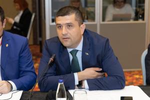 Ministrul Economiei critică pragul de 8.000 de lei pentru capitalul social al firmelor: e un filtru prea grosolan