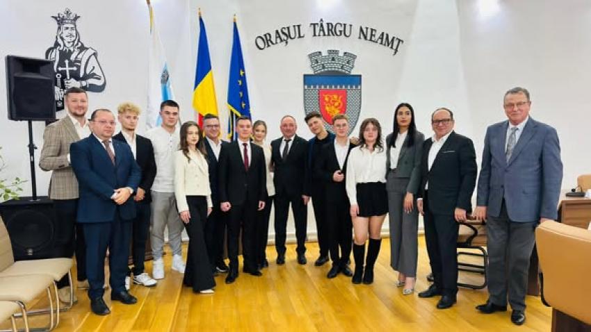 Elevii din Târgu Neamț - parteneri ai administrației locale