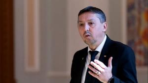 Ministrul Educației anunță măsuri pentru combaterea pseudoștiinței și a manipulărilor, inclusiv pe TikTok