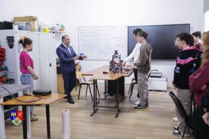 Școlile din Vrancea vor fi dotate cu câte o imprimantă 3D, pentru educația elevilor