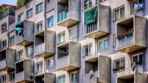 Tranzacțiile cu locuințe în România rămân stabile, dar cererea devine mai selectivă