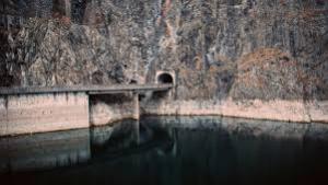 Autoritățile dezmint informațiile false din mediul online: lacul Vidraru nu este furat de francezi, nu există aur și nici sate misterioase sub apă