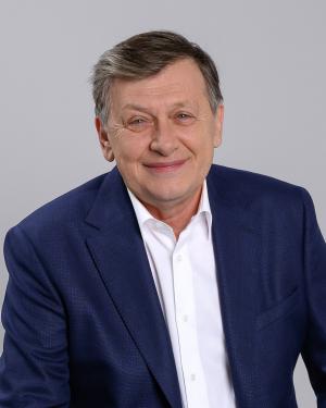 Crin Antonescu a propus că următorii magistrați să iasă la pensie la 65 de ani. Un proiect de lege va fi depus marți la Parlament