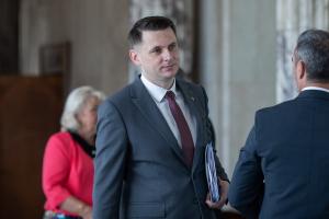 Abrudean: Reducerea numărului de parlamentari trebuie comunicată clar pentru a genera încredere