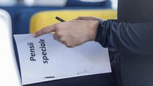 Petiție semnată de zeci de mii de români privitoare la organizarea unui  referendum pe tema pensiilor speciale
