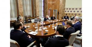 Prim-ministrul Ilie Bolojan s-a întâlnit cu o delegație de investitori internaționali, coordonată de J.P. Morgan