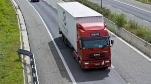 Camioanele de peste 7,5 tone nu au voie pe autostrăzile și drumurile naționale din șase județe