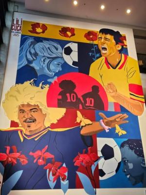 Carlos Valderrama și Gheorghe Hagi reprezentați simbolic într-o pictură de 90 mp